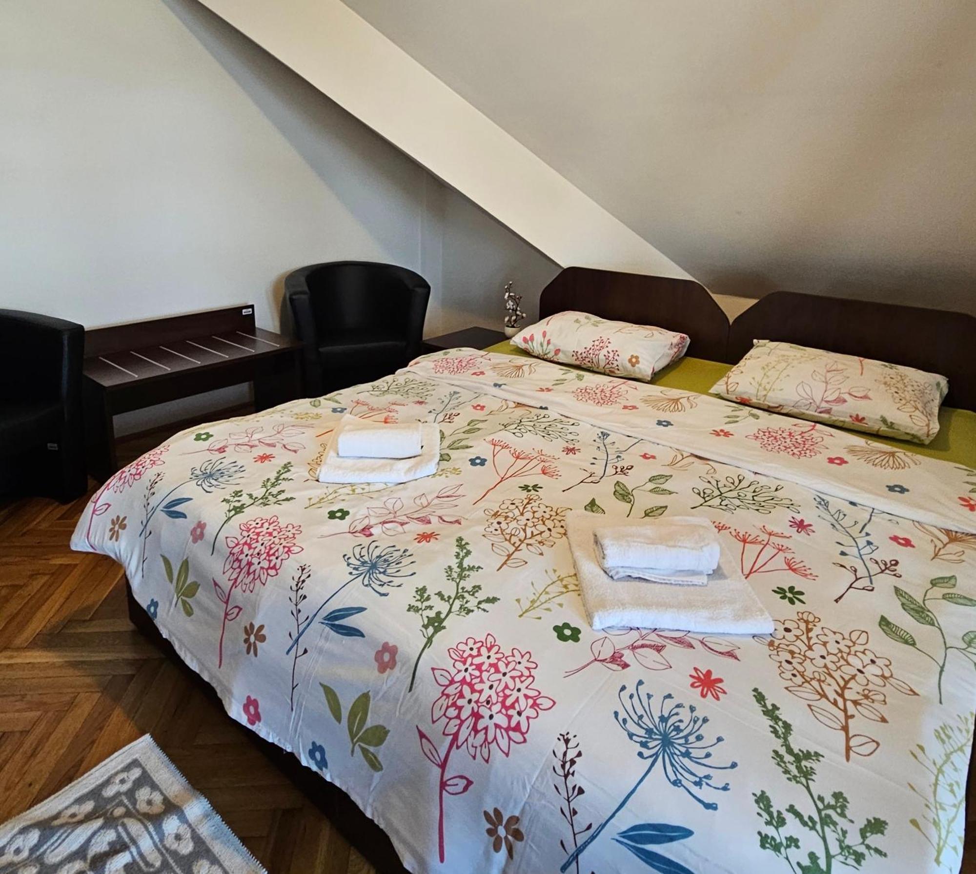 Apartment Zarnesti City Centre Vmp Free Parking Exterior photo
