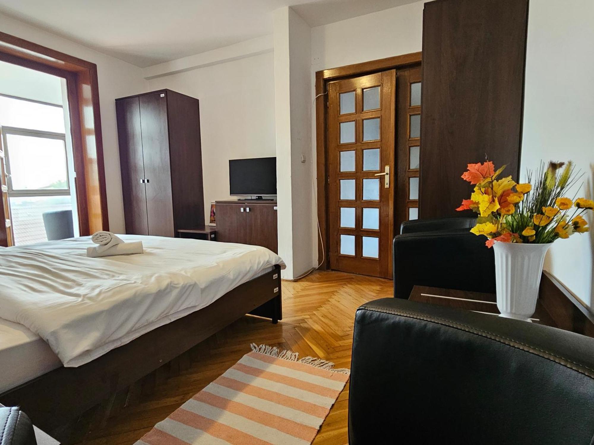 Apartment Zarnesti City Centre Vmp Free Parking Exterior photo